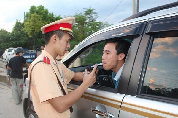 Tình tiết “nồng độ cồn vượt quá mức quy định” quy định tại điểm b khoản 2 Điều 260 BLHS năm 2015 được xác định như thế nào?