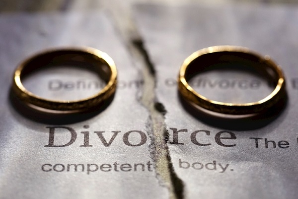 Có được đơn phương ly hôn khi vợ hoặc chồng ở nước ngoài?